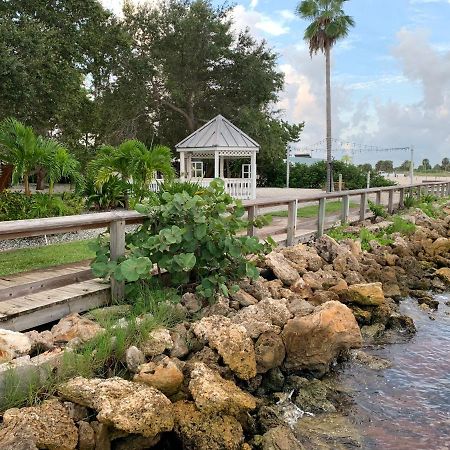 Bayside Retreat Aparthotel Ruskin Exterior photo