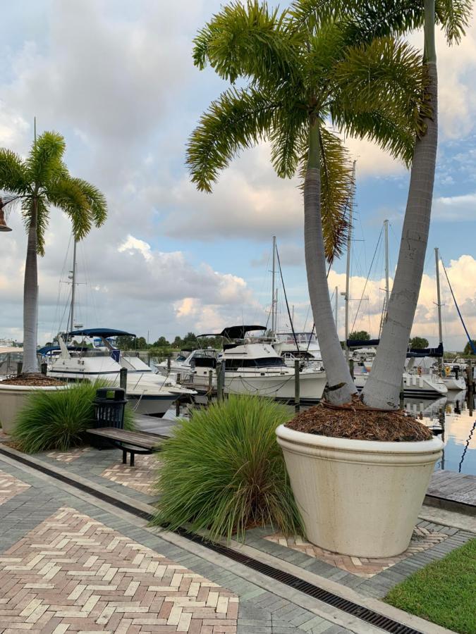 Bayside Retreat Aparthotel Ruskin Exterior photo